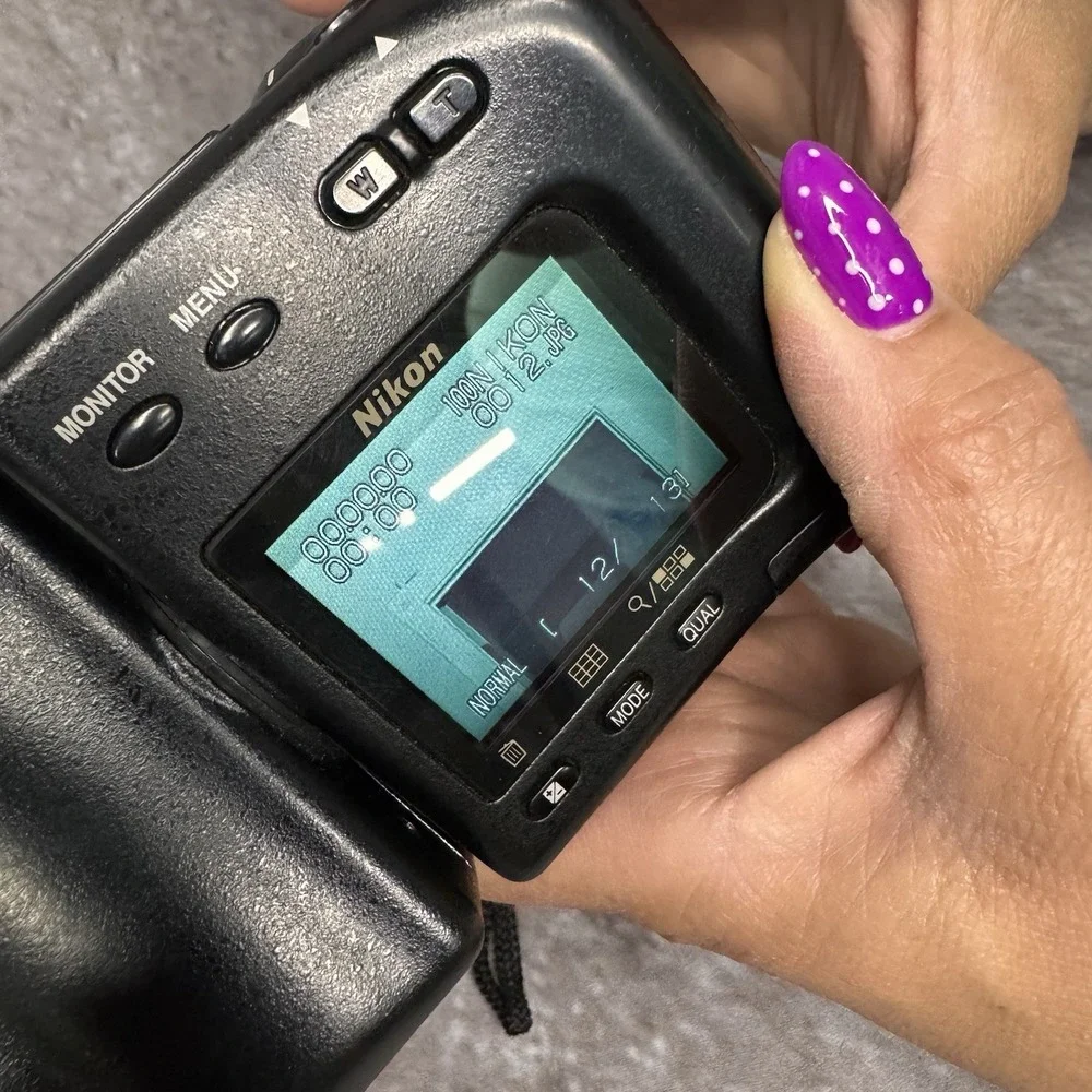 Nikon Coolpix 950 Digital Camera Working With Broken Battery Door Missing Pad
